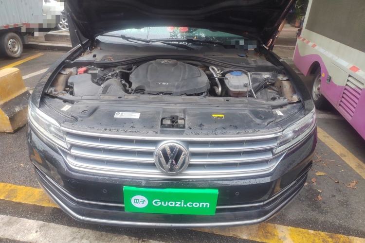 Used Volkswagen Phideon 2019 380TSI Two-Wheel Drive Business Edition China VI Standard Engine Bay