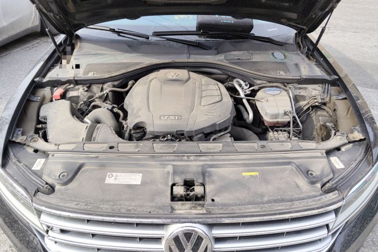 Used Volkswagen Phideon 2019 380TSI Two-Wheel Drive Business Edition China VI Standard Engine Bay
