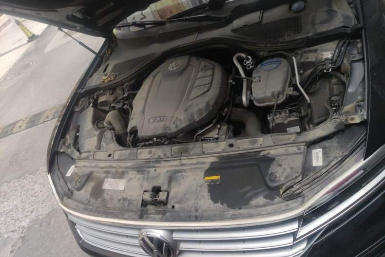 Used Volkswagen Phideon 2019 380TSI Two-Wheel Drive Business Edition China VI Standard Engine Bay