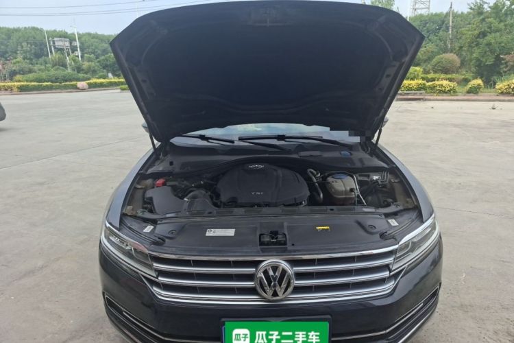 Used Volkswagen Phideon 2019 380TSI Two-Wheel Drive Business Edition China VI Standard Engine Bay