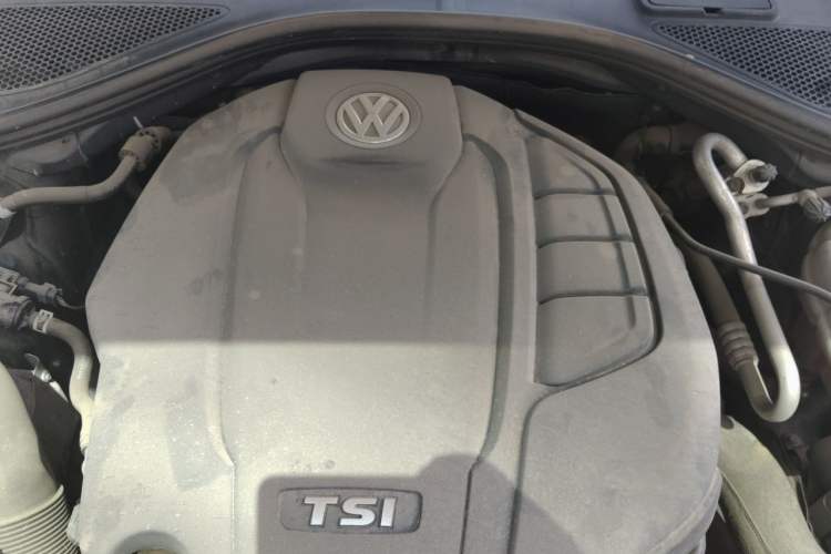 Used Volkswagen Phideon 2019 380TSI Two-Wheel Drive Business Edition China VI Standard Engine Bay