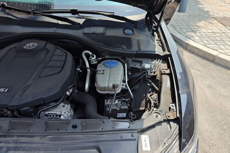 Used Volkswagen Phideon 2019 380TSI Two-Wheel Drive Luxury Edition China VI Standard Engine Bay Left