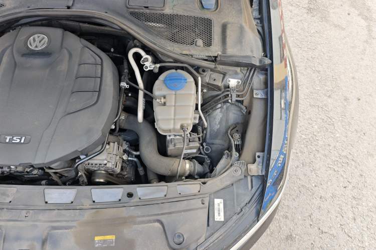 Used Volkswagen Phideon 2019 380TSI Two-Wheel Drive Business Edition China VI Standard Engine Bay Left