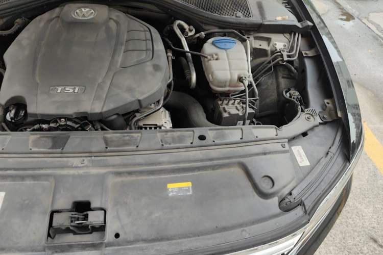 Used Volkswagen Phideon 2019 380TSI Two-Wheel Drive Business Edition China VI Standard Engine Bay Left