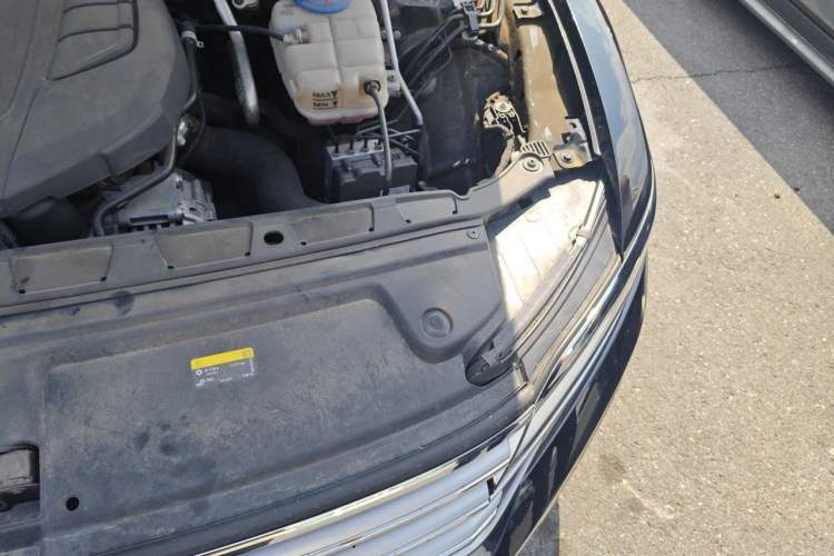 Used Volkswagen Phideon 2019 380TSI Two-Wheel Drive Business Edition China VI Standard Engine Bay Left