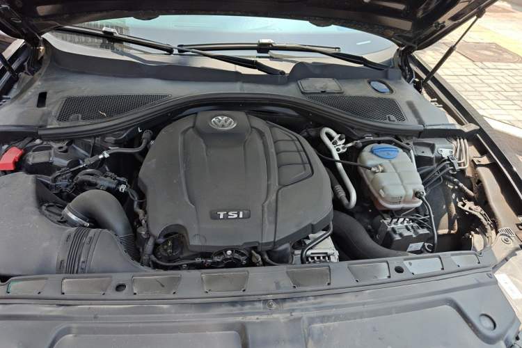 Used Volkswagen Phideon 2019 380TSI Two-Wheel Drive Luxury Edition China VI Standard Engine Bay