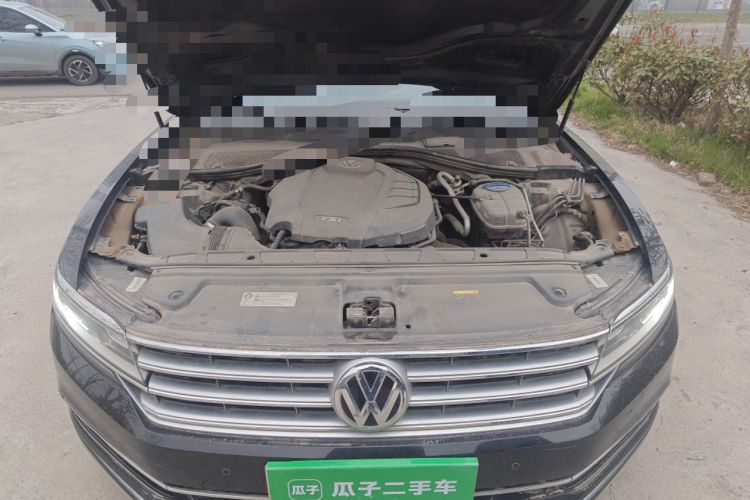Used Volkswagen Phideon 2019 380TSI Two-Wheel Drive Business Edition China VI Standard Engine Bay