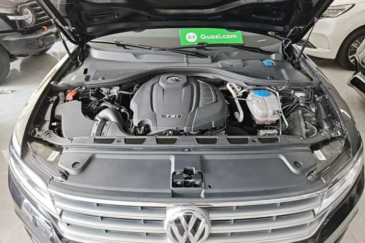 Used Volkswagen Phideon 2019 380TSI Two-Wheel Drive Business Edition China VI Standard Engine Bay