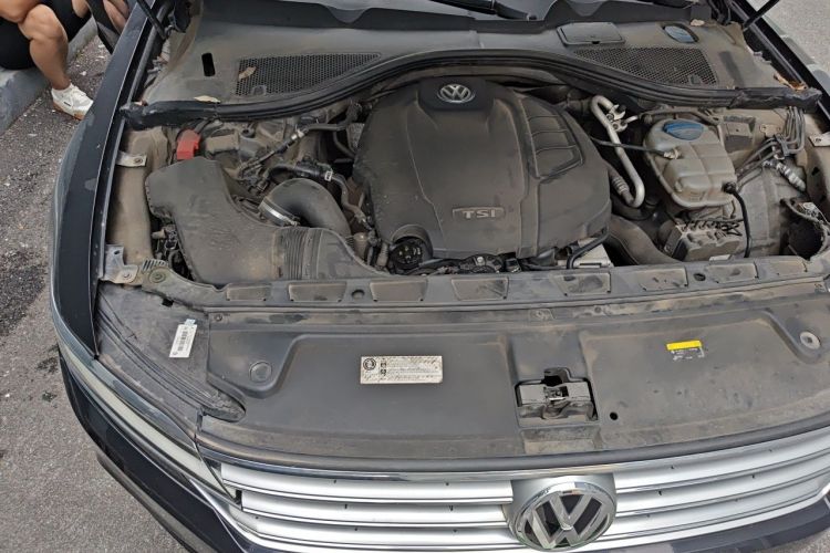 Used Volkswagen Phideon 2019 380TSI Two-Wheel Drive Business Edition China VI Standard Engine Bay Right