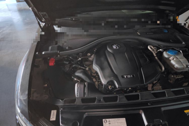 Used Volkswagen Phideon 2019 380TSI Two-Wheel Drive Business Edition China VI Standard Engine Bay Right