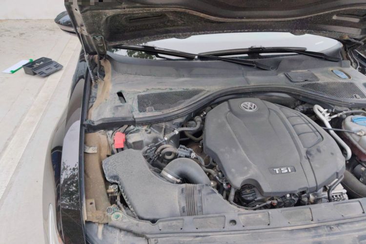 Used Volkswagen Phideon 2019 380TSI Two-Wheel Drive Business Edition China VI Standard Engine Bay Right