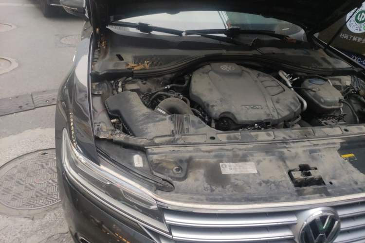 Used Volkswagen Phideon 2019 380TSI Two-Wheel Drive Business Edition China VI Standard Engine Bay Right