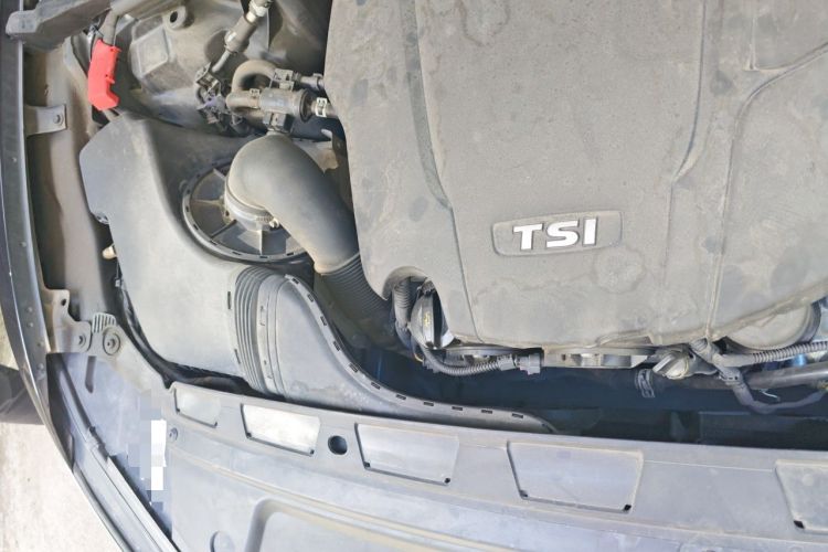 Used Volkswagen Phideon 2019 380TSI Two-Wheel Drive Business Edition China VI Standard Engine Bay Right