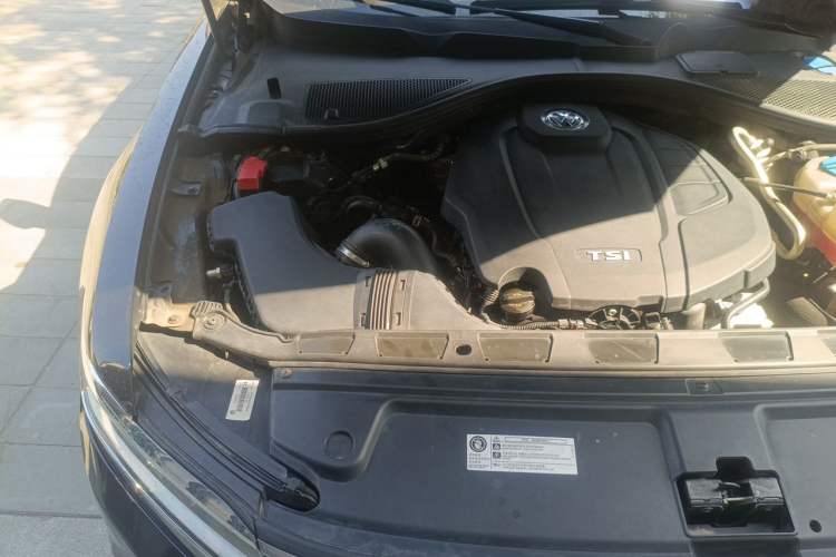 Used Volkswagen Phideon 2019 380TSI Two-Wheel Drive Business Edition China VI Standard Engine Bay Right