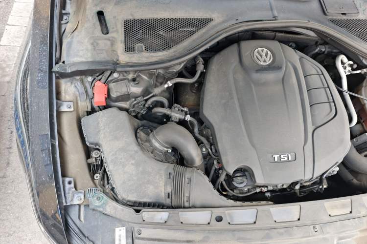 Used Volkswagen Phideon 2019 380TSI Two-Wheel Drive Business Edition China VI Standard Engine Bay Right