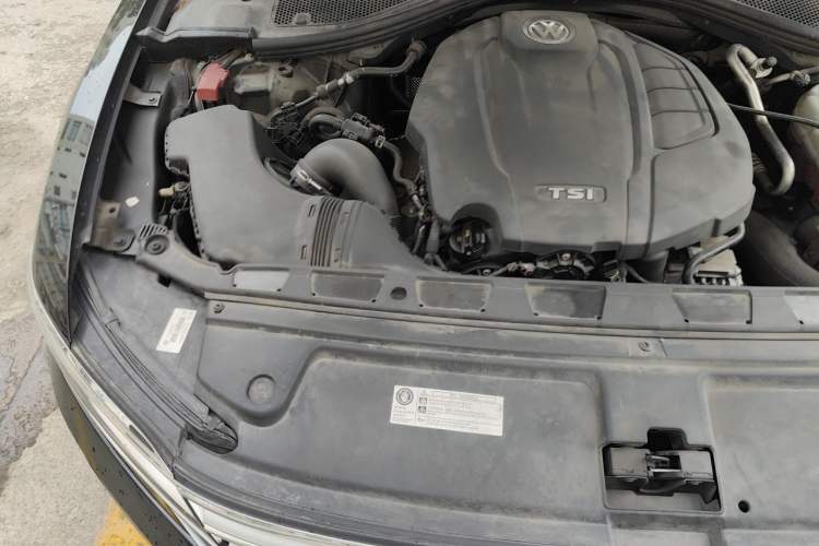 Used Volkswagen Phideon 2019 380TSI Two-Wheel Drive Business Edition China VI Standard Engine Bay Right