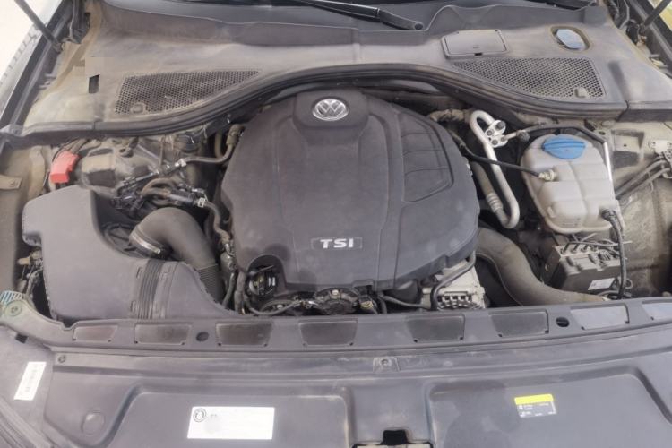Used Volkswagen Phideon 2019 380TSI Two-Wheel Drive Business Edition China VI Standard Engine Bay