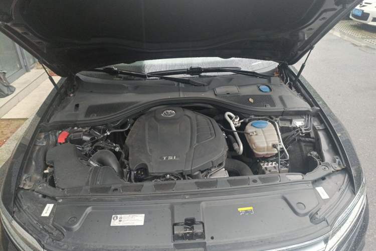 Used Volkswagen Phideon 2019 380TSI Two-Wheel Drive Business Edition China VI Standard Engine Bay