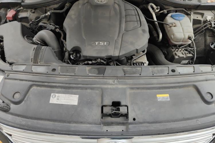 Used Volkswagen Phideon 2019 380TSI Two-Wheel Drive Business Edition China VI Standard Engine Bay