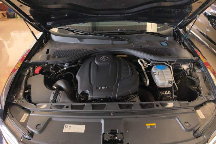 Used Volkswagen Phideon 2019 380TSI Two-Wheel Drive Business Edition China V Standard Engine Bay