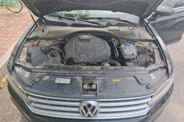 Used Volkswagen Phideon 2019 380TSI Two-Wheel Drive Business Edition China VI Standard Engine Bay