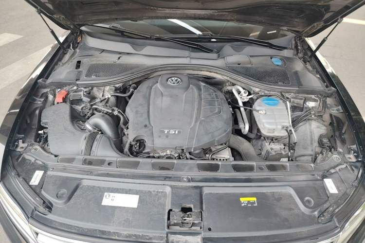 Used Volkswagen Phideon 2019 380TSI Two-Wheel Drive Business Edition China VI Standard Engine Bay