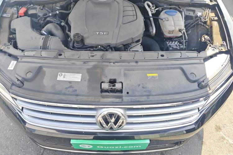Used Volkswagen Phideon 2019 380TSI Two-Wheel Drive Business Edition China VI Standard Engine Bay