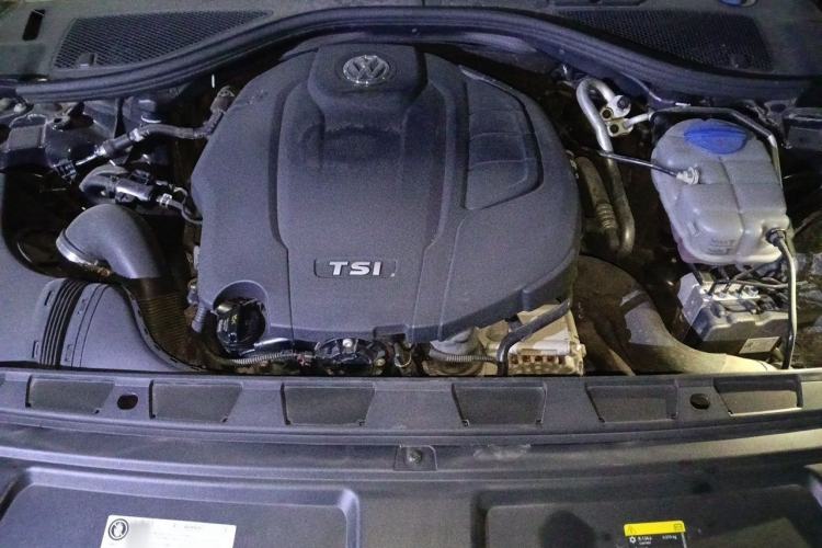 Used Volkswagen Phideon 2019 380TSI Two-Wheel Drive Business Edition China VI Standard Engine Bay