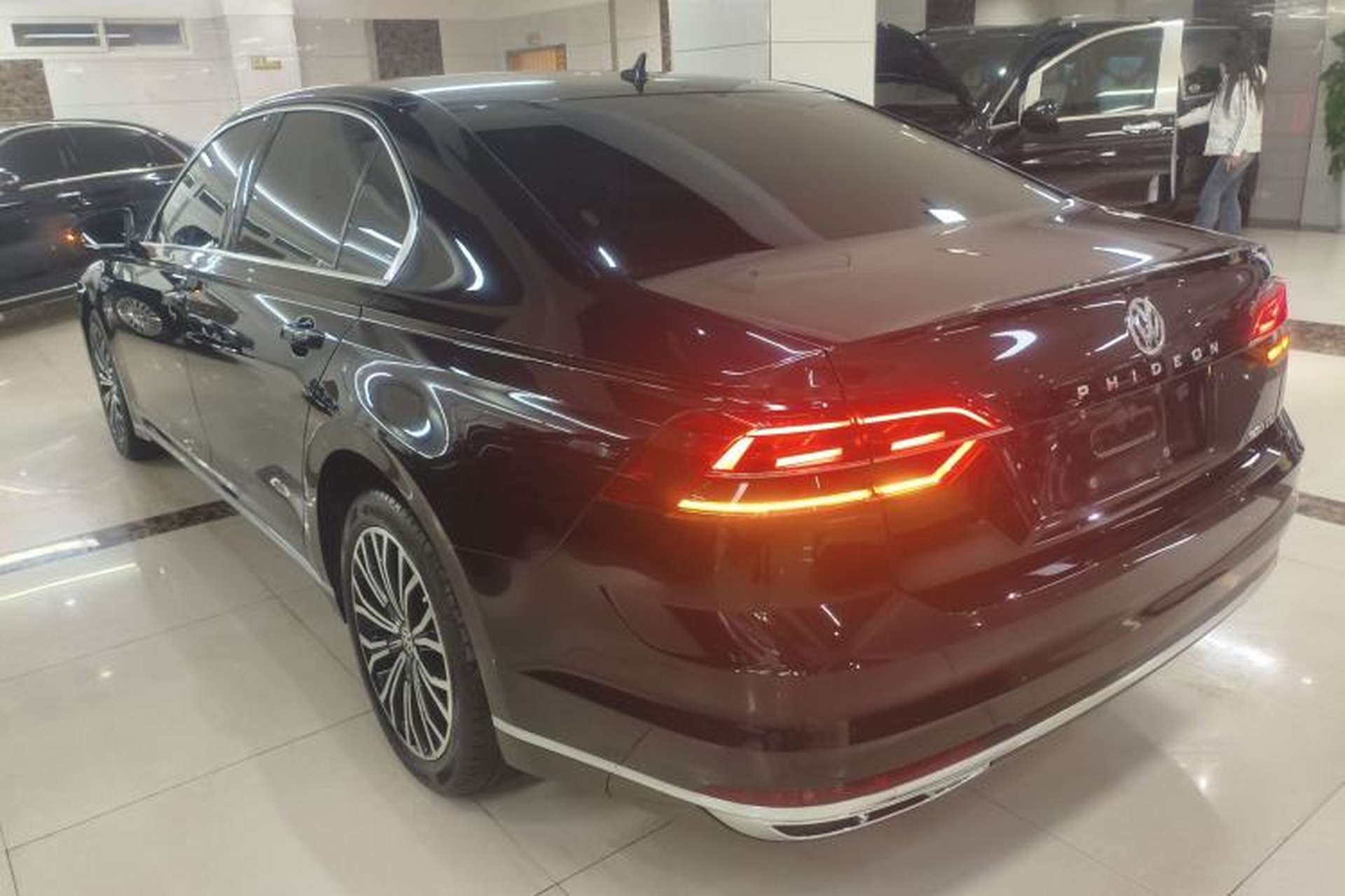 Used Volkswagen Phideon 2019 380TSI Two-Wheel Drive Business Edition China VI Standard Exterior 2