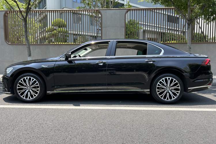 Used Volkswagen Phideon 2019 380TSI Two-Wheel Drive Business Edition China VI Standard Exterior 3