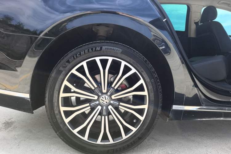 Used Volkswagen Phideon 2019 380TSI Two-Wheel Drive Business Edition China VI Standard Exterior 3