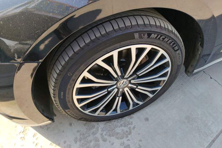 Used Volkswagen Phideon 2019 380TSI Two-Wheel Drive Business Edition China VI Standard Exterior 4