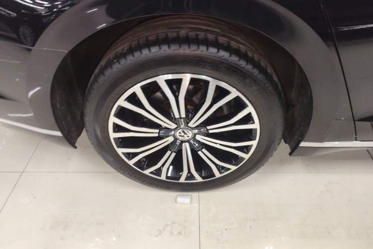 Used Volkswagen Phideon 2019 380TSI Two-Wheel Drive Business Edition China VI Standard Exterior 5