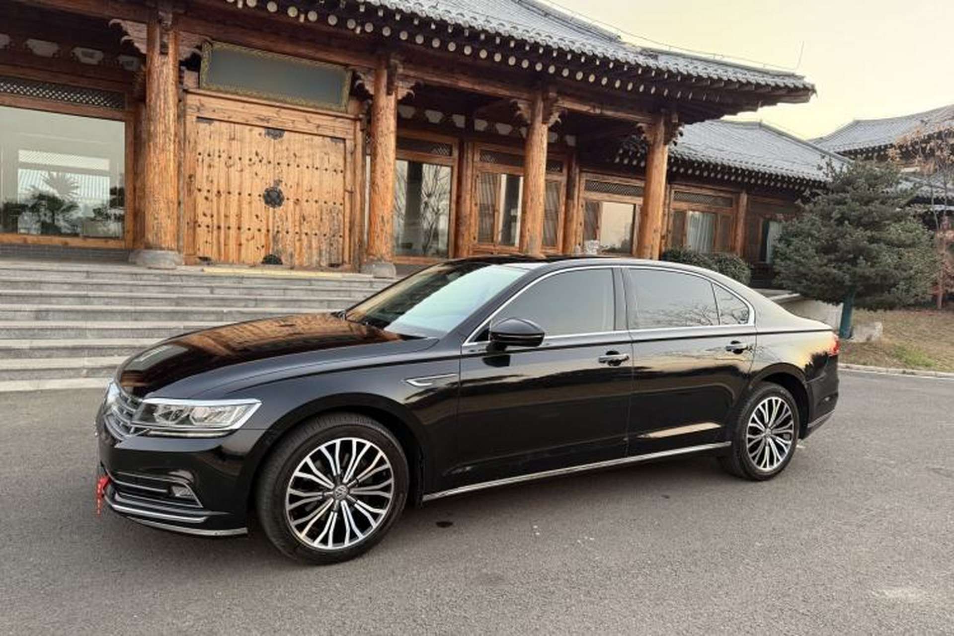 Used Volkswagen Phideon 2019 380TSI Two-Wheel Drive Business Edition China VI Standard Front Left 45 Deg