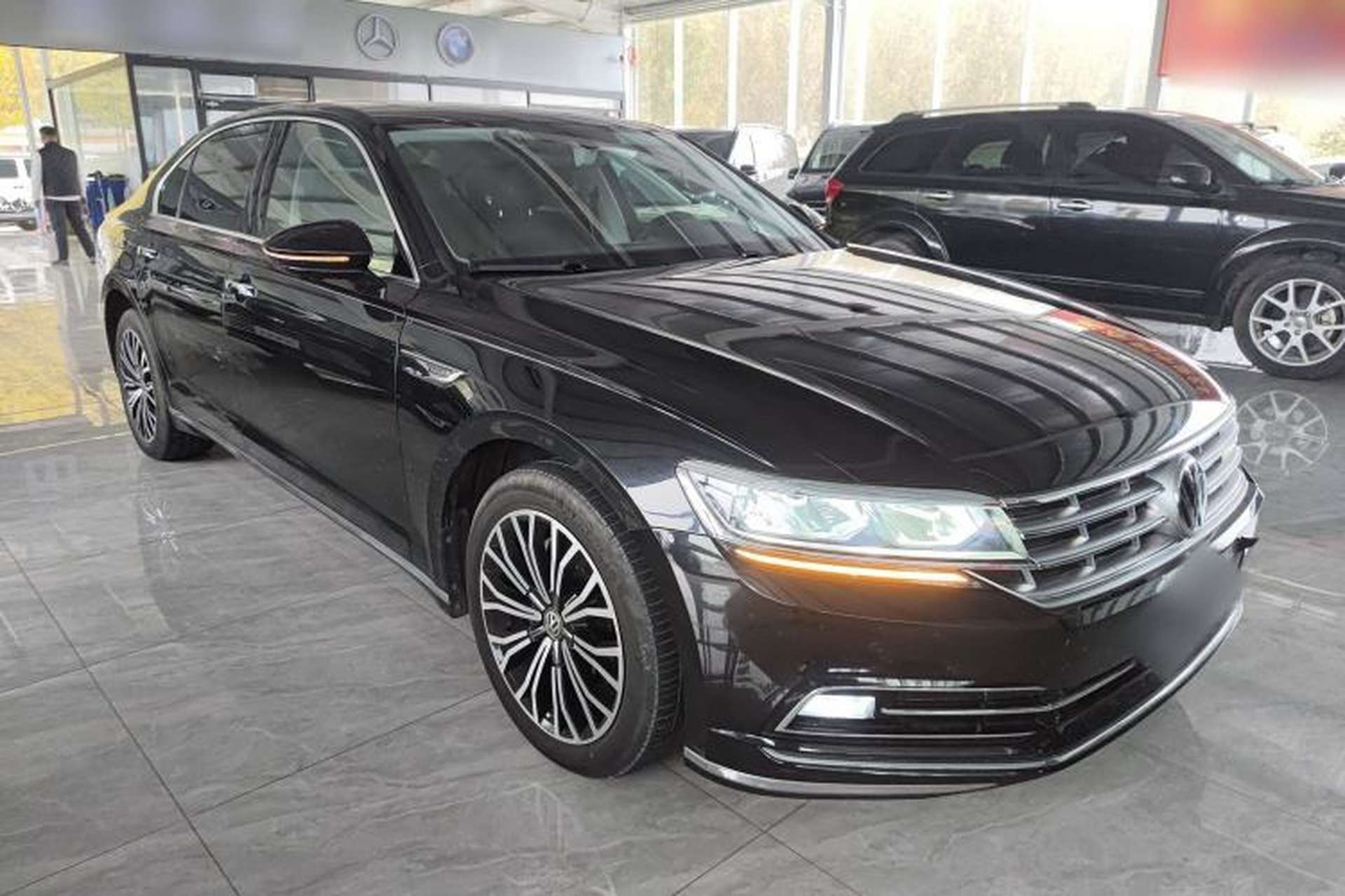 Used Volkswagen Phideon 2019 380TSI Two-Wheel Drive Business Edition China VI Standard Front Right 45 Deg