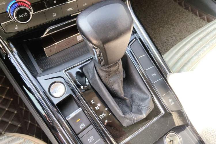 Used Volkswagen Phideon 2019 380TSI Two-Wheel Drive Business Edition China V Standard Gear Lever