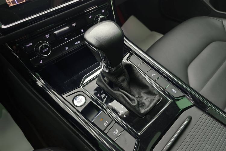 Used Volkswagen Phideon 2019 380TSI Two-Wheel Drive Business Edition China VI Standard Gear Lever