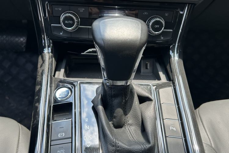 Used Volkswagen Phideon 2019 380TSI Two-Wheel Drive Business Edition China VI Standard Gear Lever