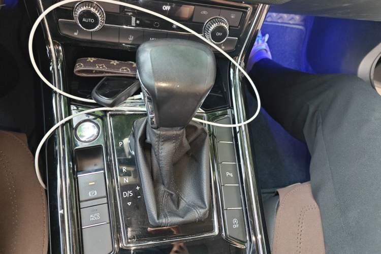 Used Volkswagen Phideon 2019 380TSI Two-Wheel Drive Luxury Edition China VI Standard Gear Lever