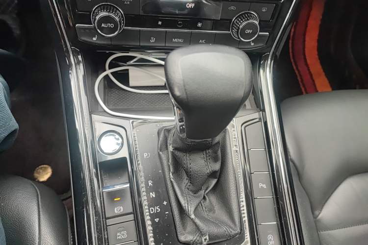 Used Volkswagen Phideon 2019 380TSI Two-Wheel Drive Business Edition China VI Standard Gear Lever