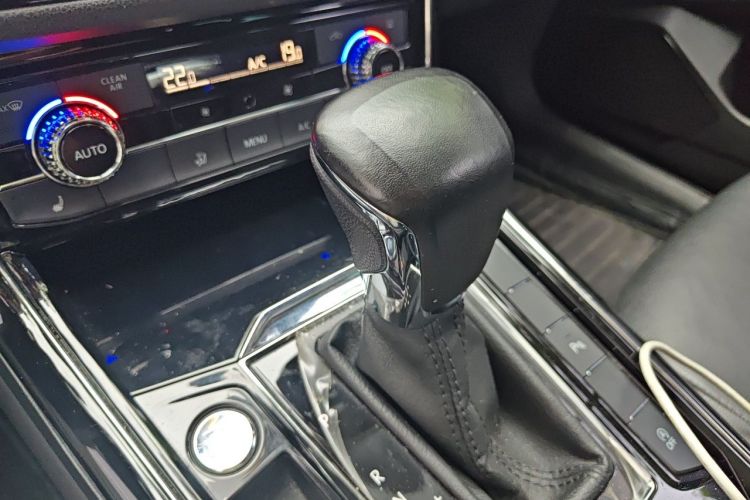 Used Volkswagen Phideon 2019 380TSI Two-Wheel Drive Business Edition China VI Standard Gear Lever