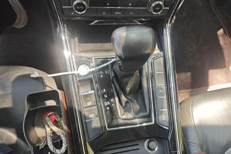 Used Volkswagen Phideon 2019 380TSI Two-Wheel Drive Business Edition China VI Standard Gear Lever