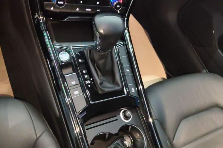 Used Volkswagen Phideon 2019 380TSI Two-Wheel Drive Business Edition China VI Standard Gear Lever