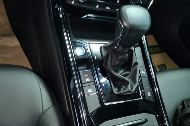 Used Volkswagen Phideon 2019 380TSI Two-Wheel Drive Business Edition China VI Standard Gear Lever