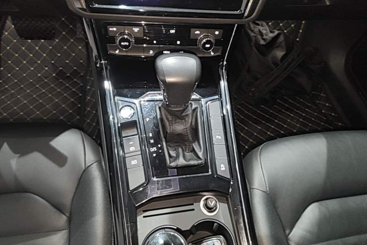 Used Volkswagen Phideon 2019 380TSI Two-Wheel Drive Business Edition China V Standard Gear Lever