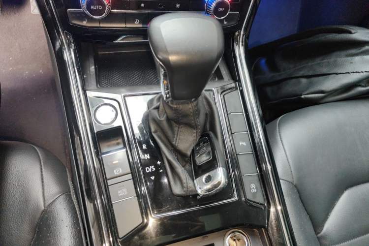 Used Volkswagen Phideon 2019 380TSI Two-Wheel Drive Business Edition China VI Standard Gear Lever