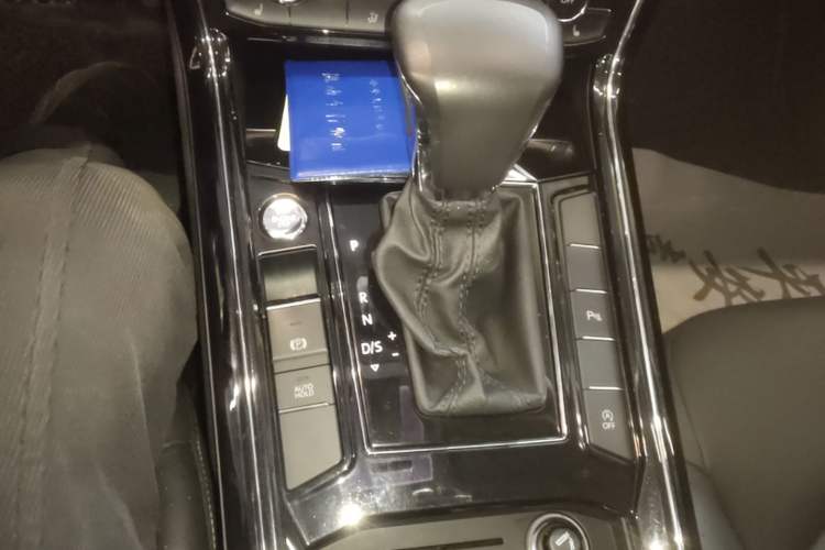 Used Volkswagen Phideon 2019 380TSI Two-Wheel Drive Business Edition China V Standard Gear Lever