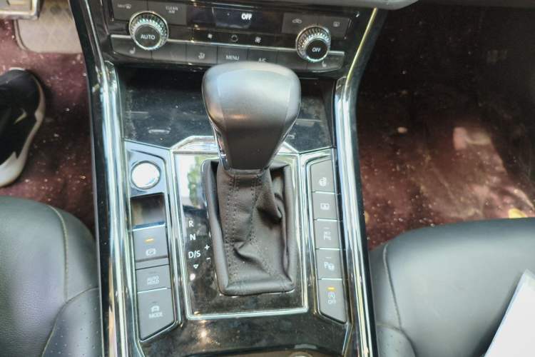 Used Volkswagen Phideon 2019 380TSI Two-Wheel Drive Business Edition China VI Standard Gear Lever