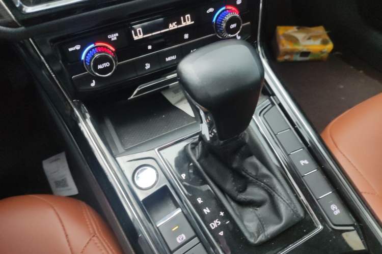 Used Volkswagen Phideon 2019 380TSI Two-Wheel Drive Business Edition China VI Standard Gear Lever