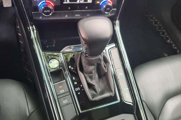 Used Volkswagen Phideon 2019 380TSI Two-Wheel Drive Business Edition China VI Standard Gear Lever